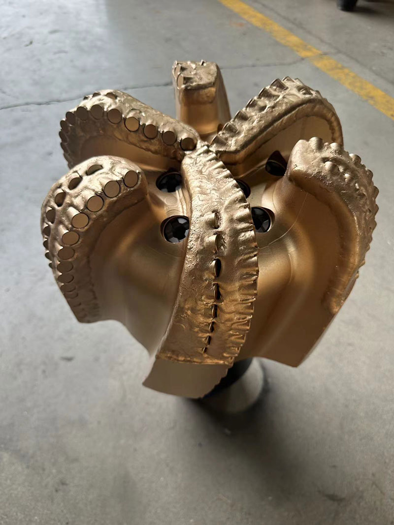 内文图4 内 文 图 4